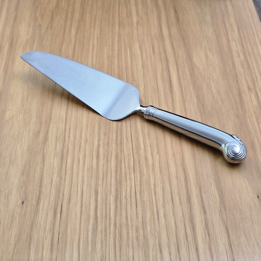 Kirk Stieff WILLIAMSBURG ROYAL SHELL Pie and Cake Server Pistol Handle Stainless - Picture 9 of 14